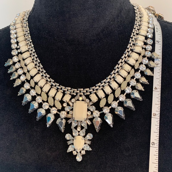 BCBG Collar Necklace- NWOT - Picture 6 of 6